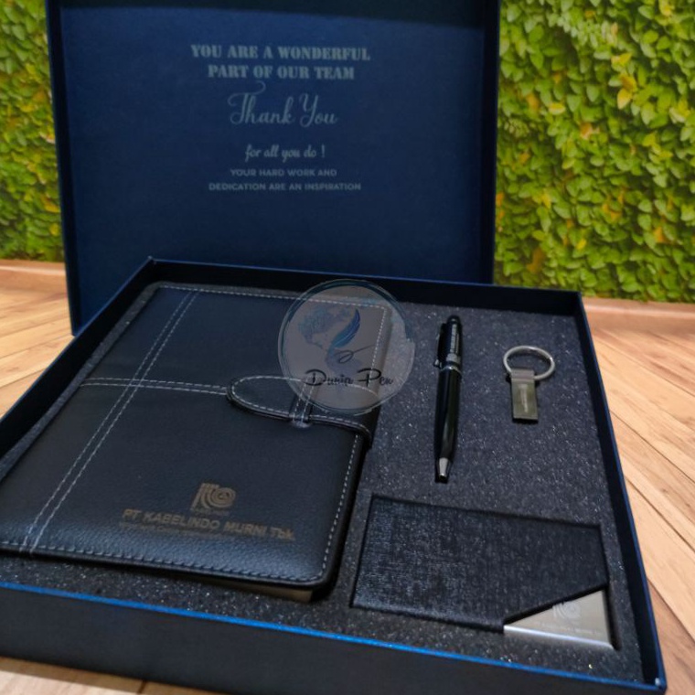 

KODE R2T3 Premium Custom USB Giftset USB Pen Notes A5 Card Holder Eksklusif Kado Elegan Design Custom