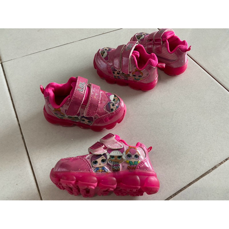 sepatu anak lampu LED gambar Lol