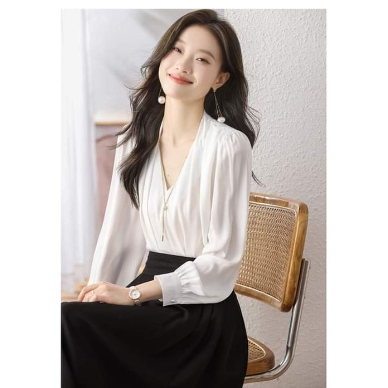 Blouse wanita warna putih kerah v korea lengan panjang elegant