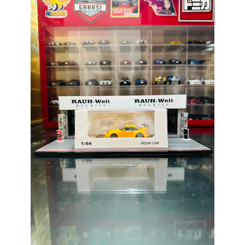 Qidian Resin 1:64 RWB 930 Rauh Welt Orange