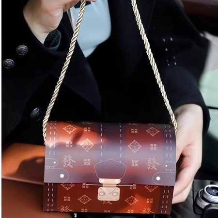 

Box Souvenir, Tas Kado Mini, Box Tali, Gift Box Model Tas Selempang | BK18 & BK19