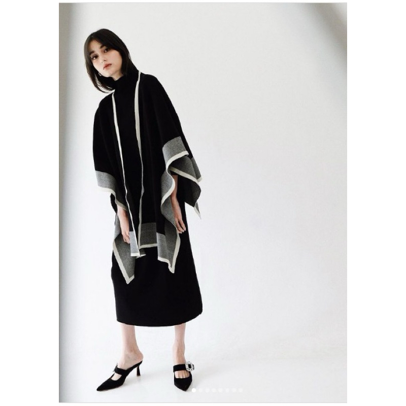 [PRELOVED LIKE NEW] Love & Flair - Norris Cape (Black-Grey)