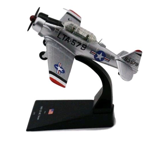 miniatur pesawat terbang tempur perang dunia Texan