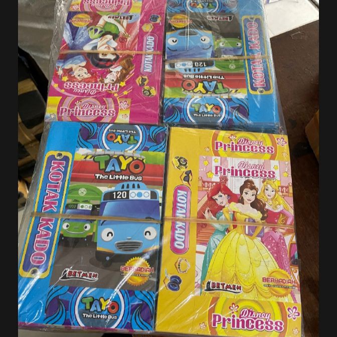 

KF7 1PCS KOTAK KADO BESARRANDOM