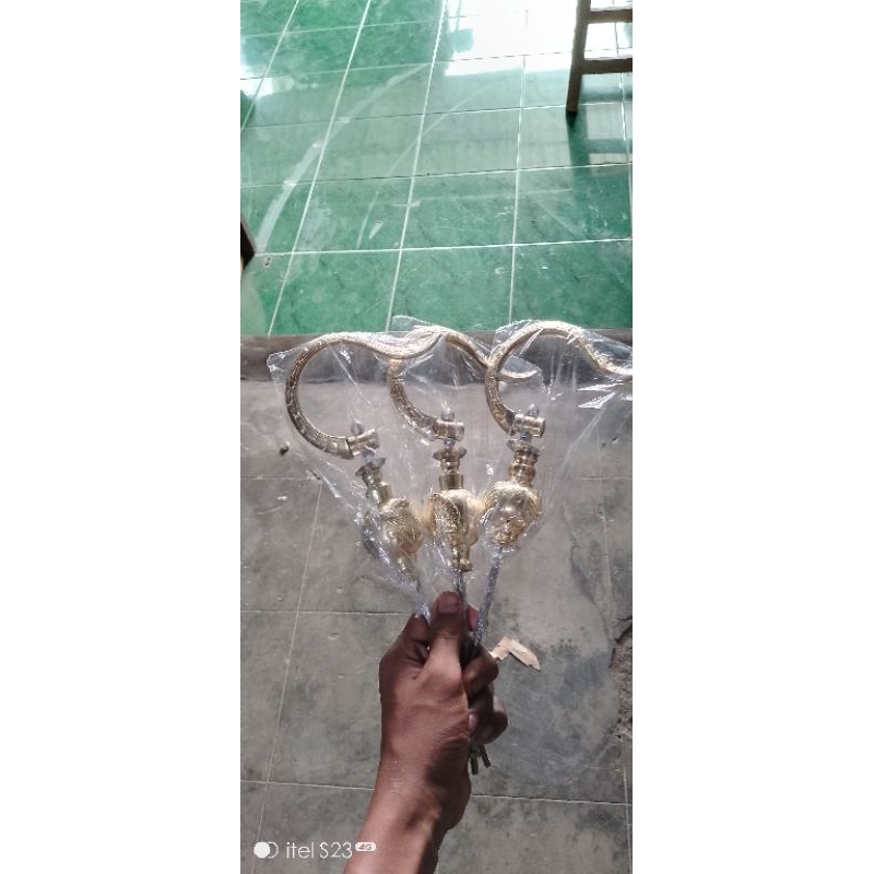 gantungan cungkok plus pion