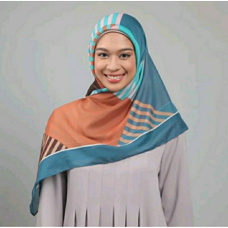 Zoya Khalila Scarf - Kerudung Hijab Segiempat Motif - Bahan polyspoon