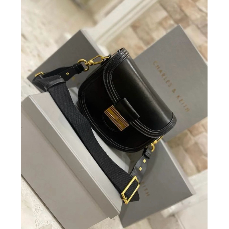 tas selempang chika embelish