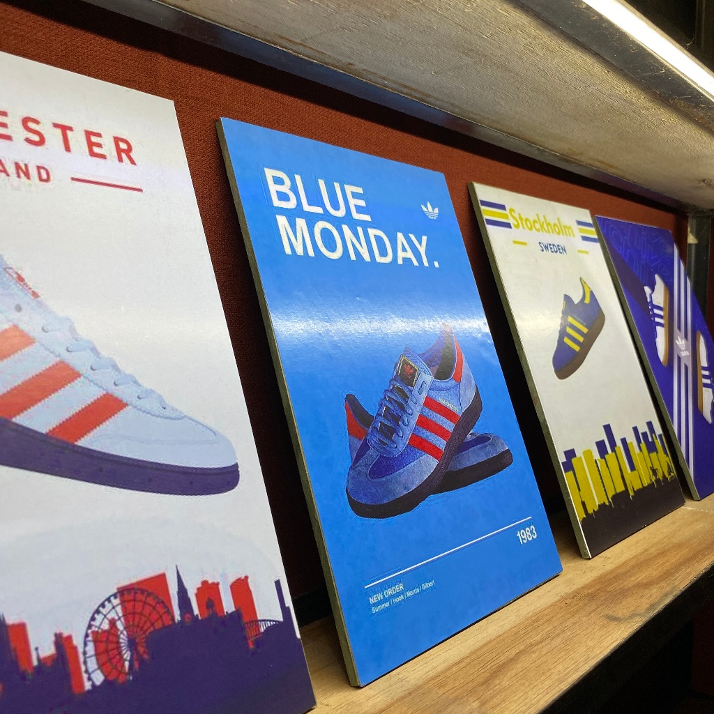 Hiasan dinding poster kayu adidas casual 15x20 free cantelan sepatu