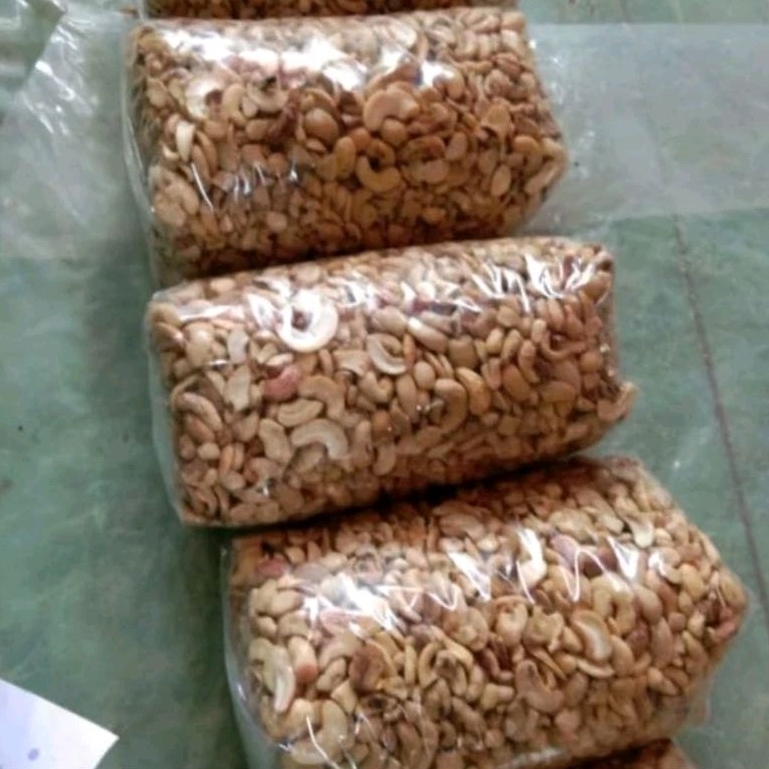 

Kacang Mede Patahan 1 kg mateng