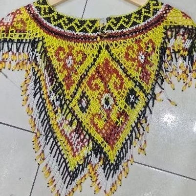 Kalung teratai khas Dayak kalimantan