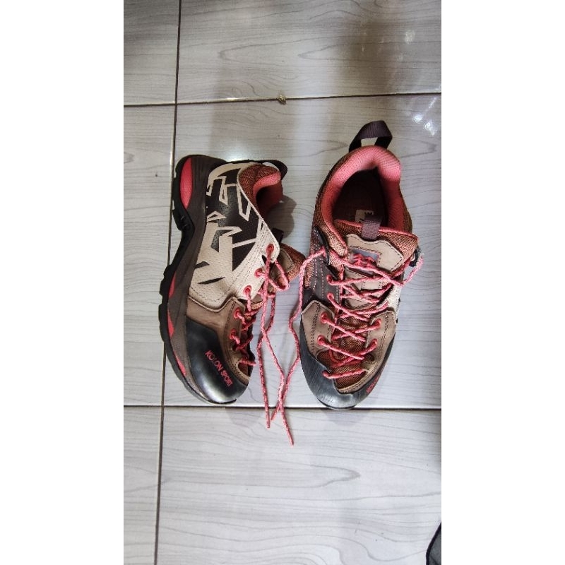 sepatu gunung cewe / sepatu gunung branded / sepatu gunung thrift