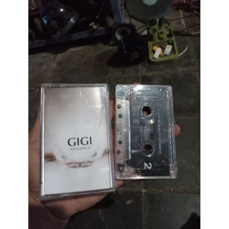 kaset pita gigi nyala