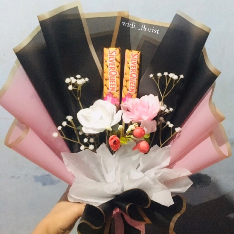 

buket coklat/bucket snack/bucket coklat roko/buket sedang/bucket besar/buket snack/buket coklat/buket makanan/buket roko/buket murah