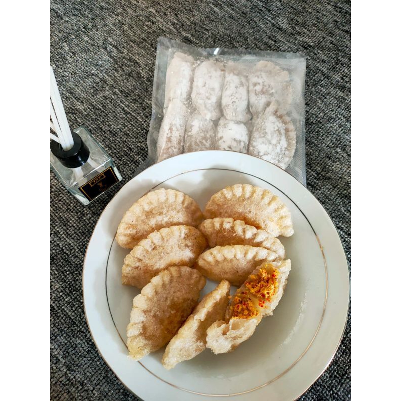 

cireng isi ayam suwir pedas