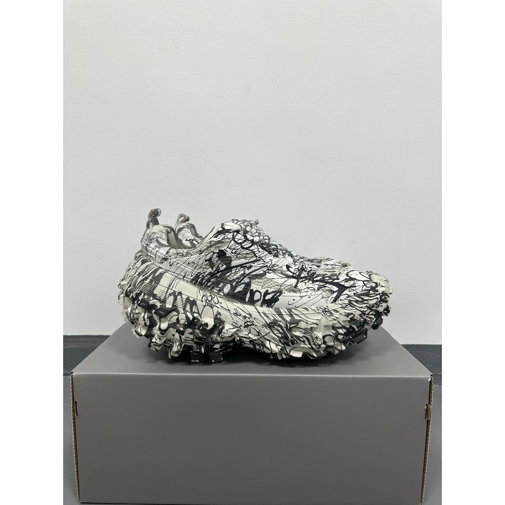 Sepatu Balenciaga Bouncer Defender Graffiti Print Sneaker