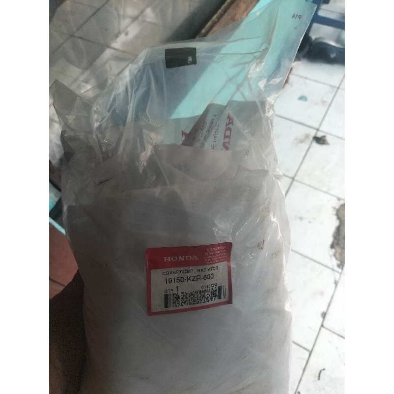 19150KZR600 cover radiator vario 125 old