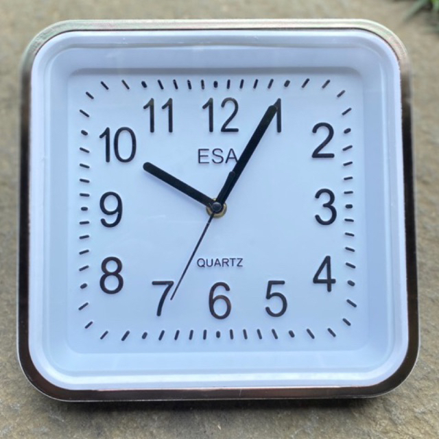 Jam Dinding Kotak Esa 144/Jam Dinding Modern Kotak