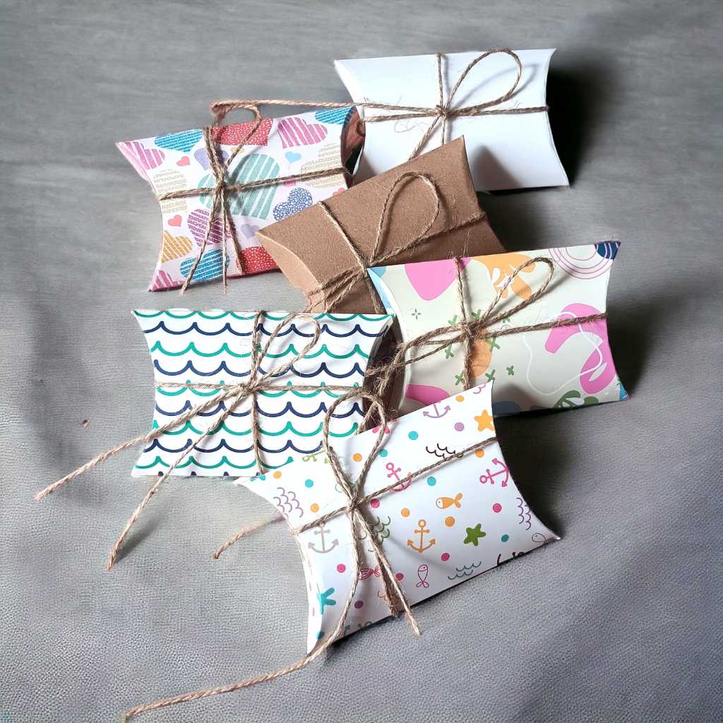 

PILLOW BOX UNIK / BOX PACKAGING AESTHETIC / BOX BUNGKUS KADO BERMOTIF MENARIK / BOX UNTUK BUNGKUS SOUVENIR & KADO HADIAH UKURAN [10,5 x 9 cm]