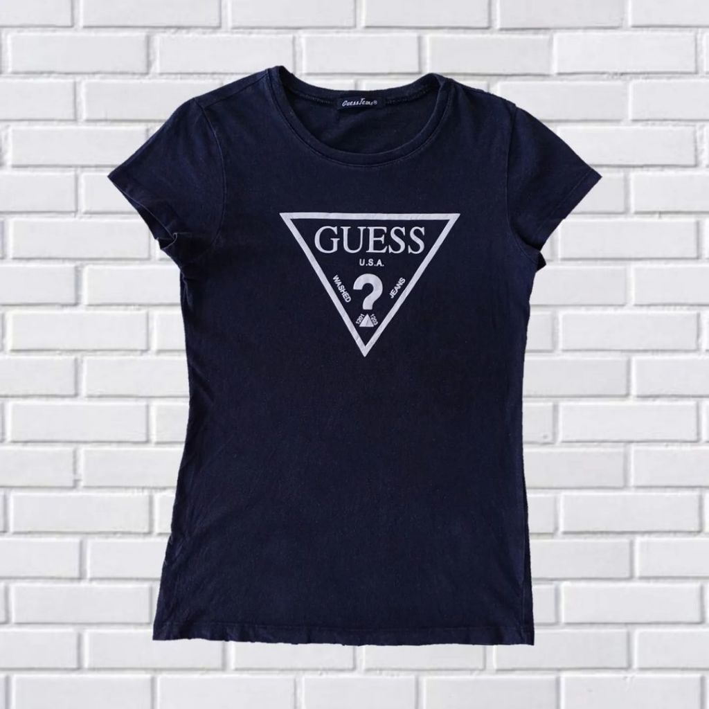 KAOS GUESS TRIANGEL LOGO ORIGINAL, SIZE S (SECOND BRANDED) HITAM, TS0299