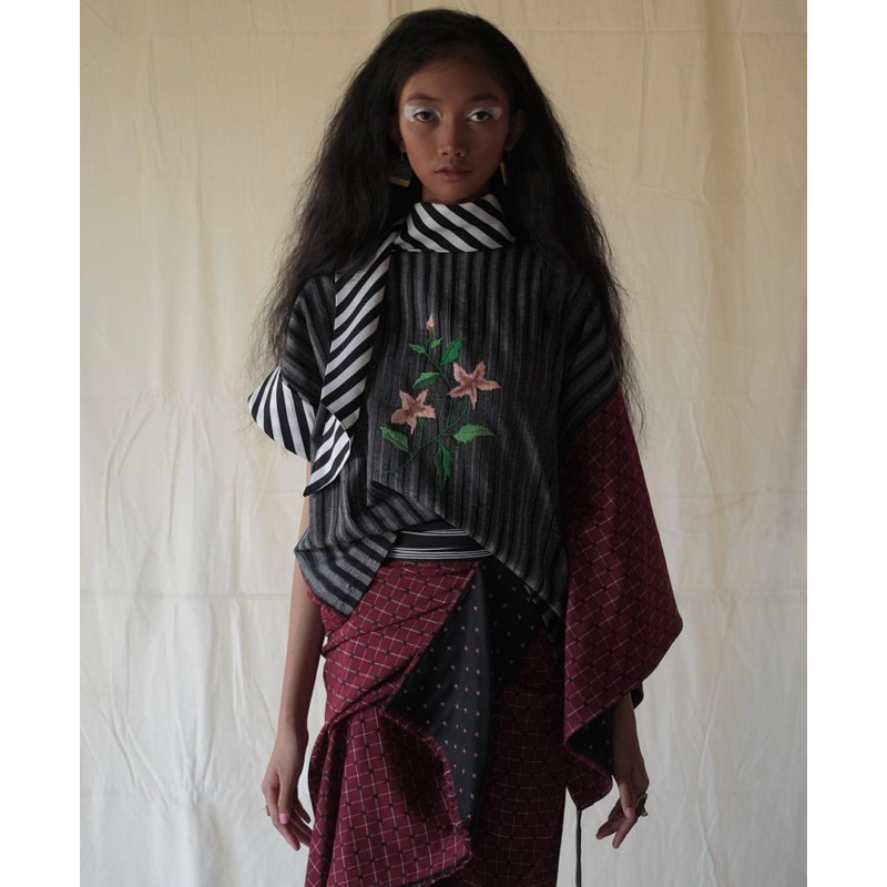 LULU LUTFI LABIBI - Blouse