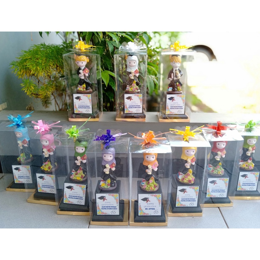 KODE M39T Piala patung wisuda anak piala wisuda plus mika pita trophy wisuda piala naik kelas piala 