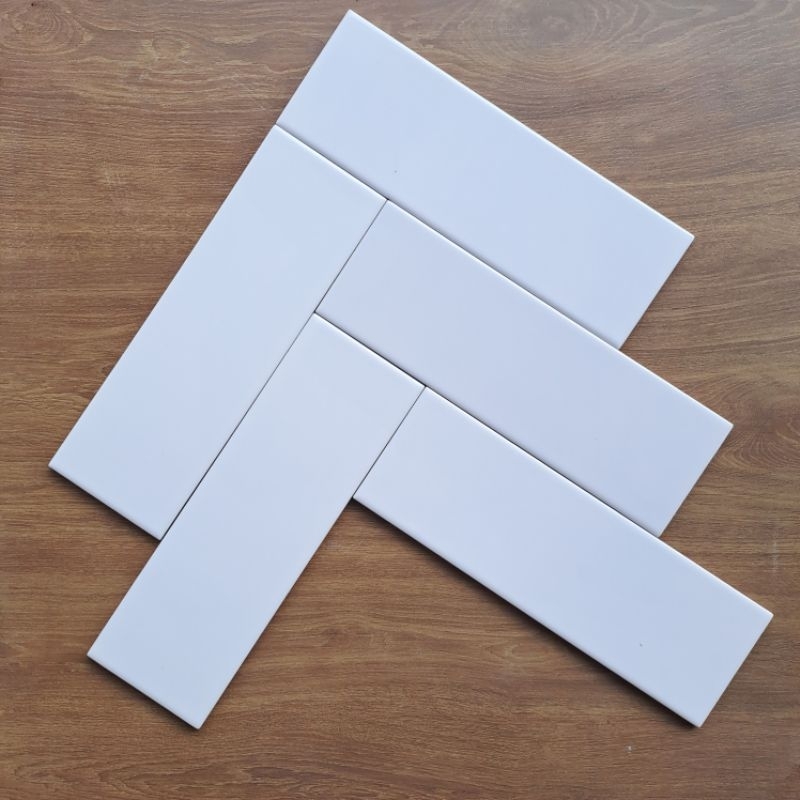Keramik Subway 10x30 Mulia Signature Putih Non Bevel Glossy White