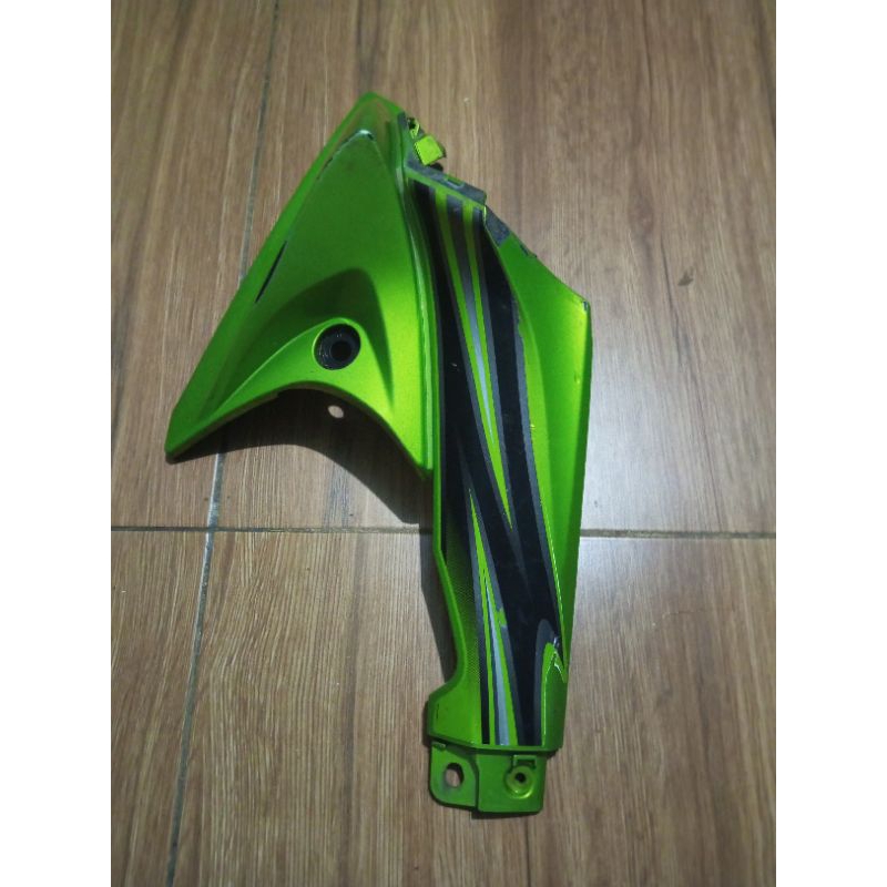 sambungan body Bawah KIRI Yamaha Jupiter Z robot 2010 second ori
