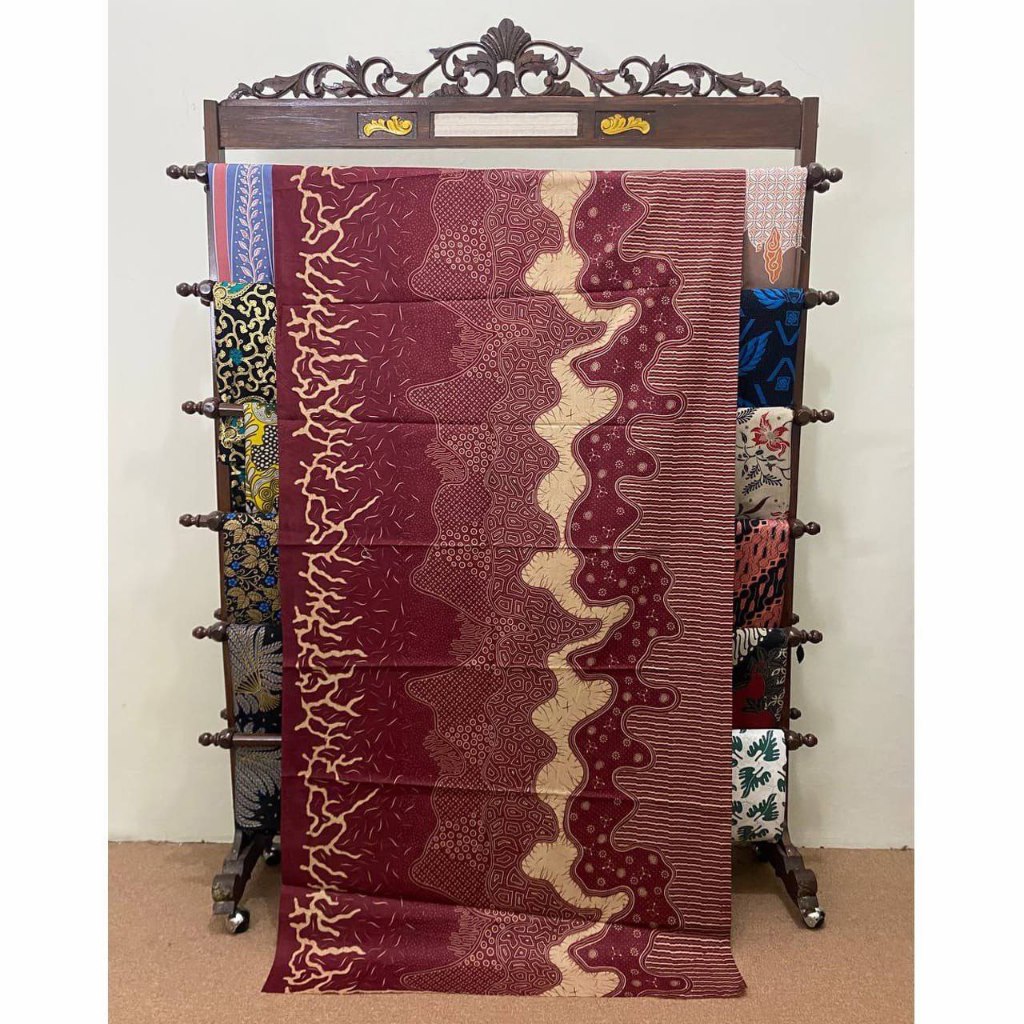 Kain batik printing manual pekalongan warna dasar merah marun