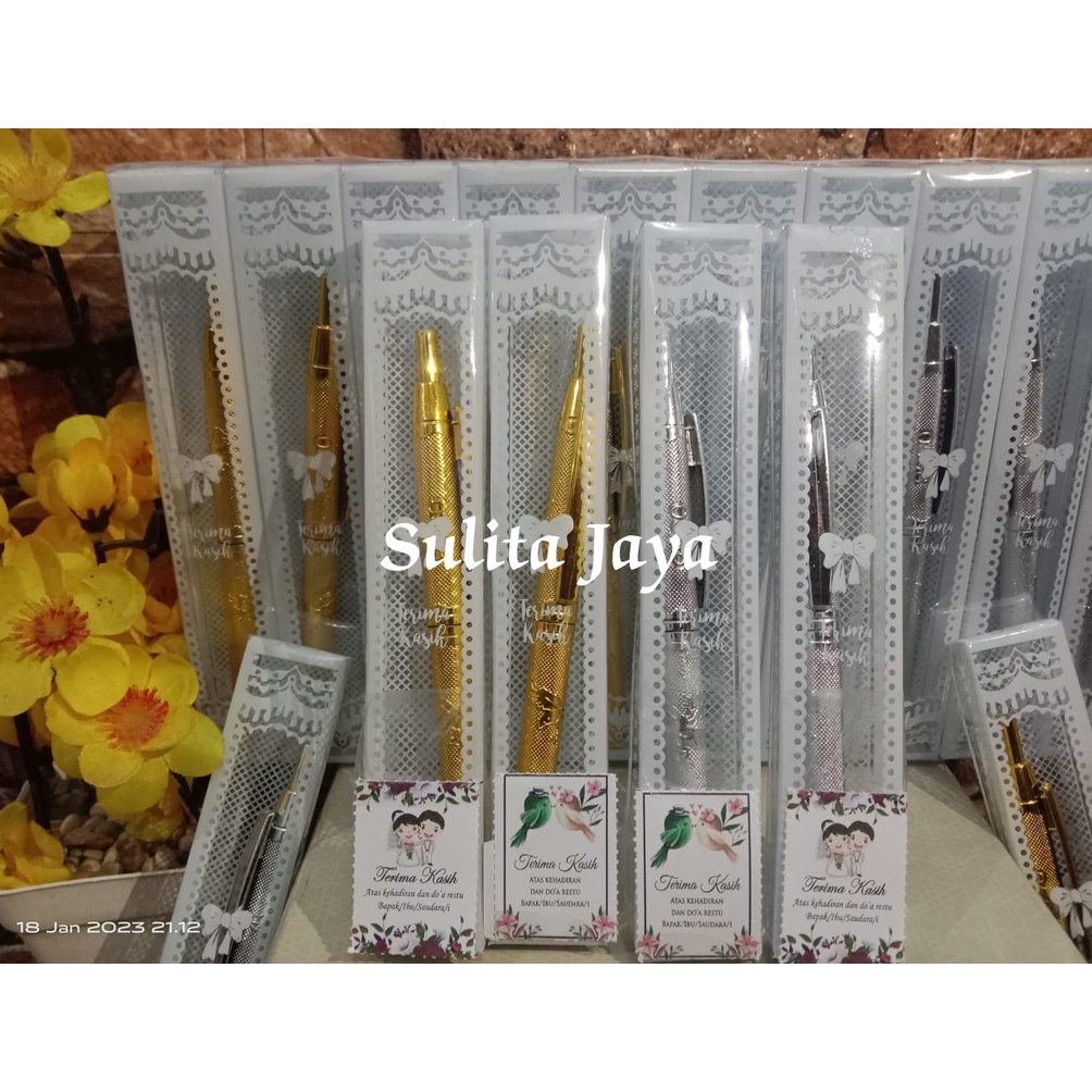 

KODE M5P5 Souvenir Pernikahan PULPEN LUCU KEMAS MIKA isi 1 PCS murah FREE KARTU UCAPAN 1 LEMBAR PULPEN GOL