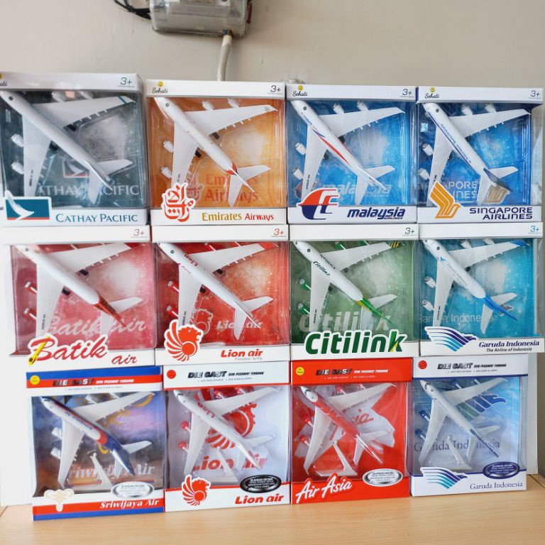 KODE O86D MINIATUR PESAWAT PENERBANGAN DOMESTIK  INTERNASIONAL DIE CAST  GARUDA  AIR ASIA  LION AIR 