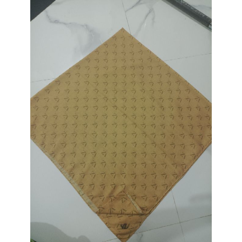 vivi zubedi scarf
