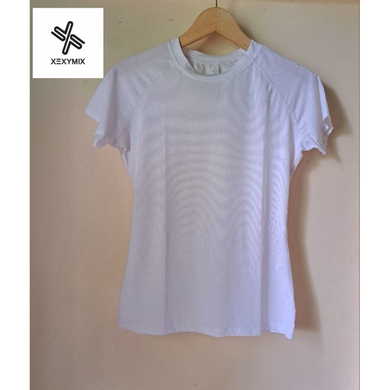 [PRELOVED/THRIFT] XEXYMIX KAOS T-SHIRT ATASAN SPORT OLAHRAGA WANITA PUTIH