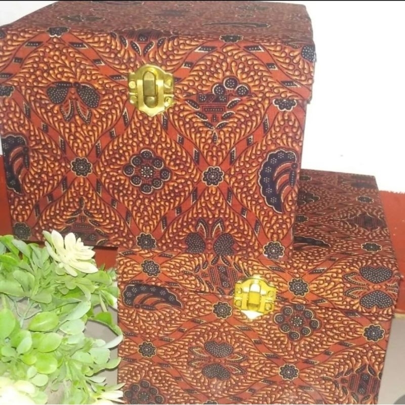 

Box Batik MUG TIMAH