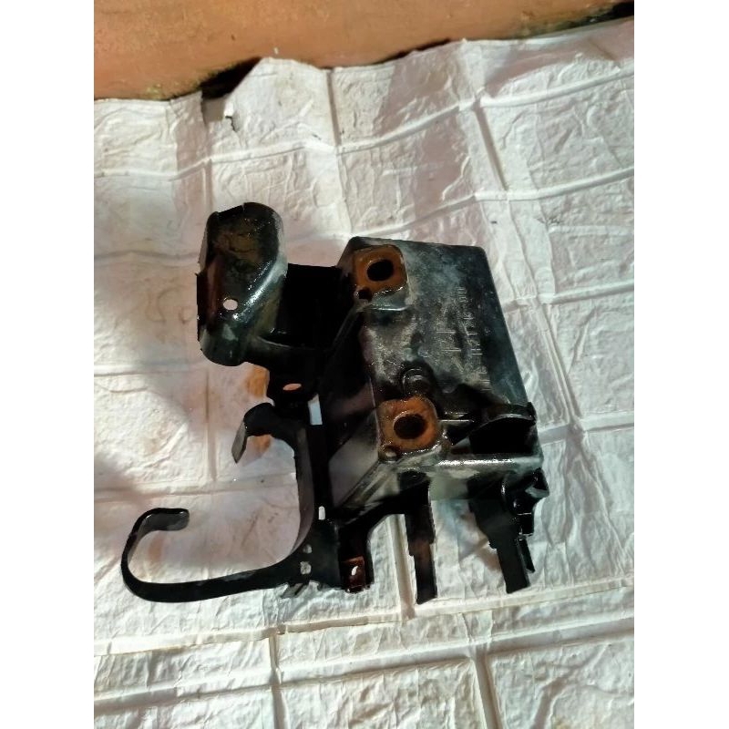 dudukan aki/breket ecu yamaha xeon karbu original copotan