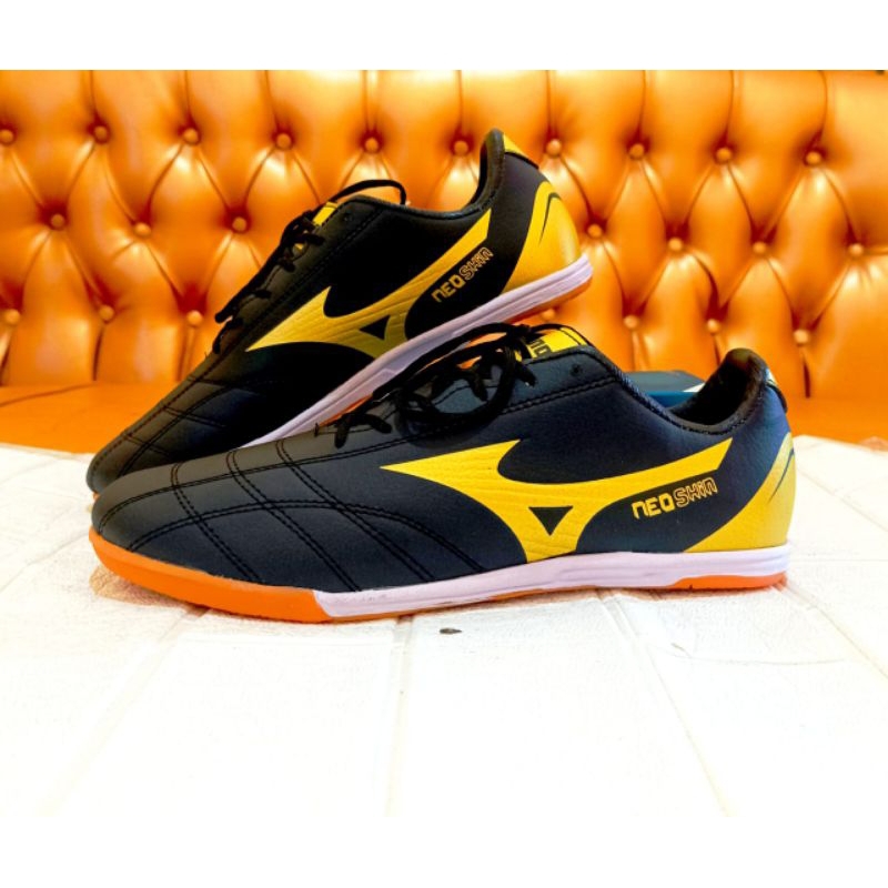 SEPATU FUTSAL SIZE JUMBO TERBAIK