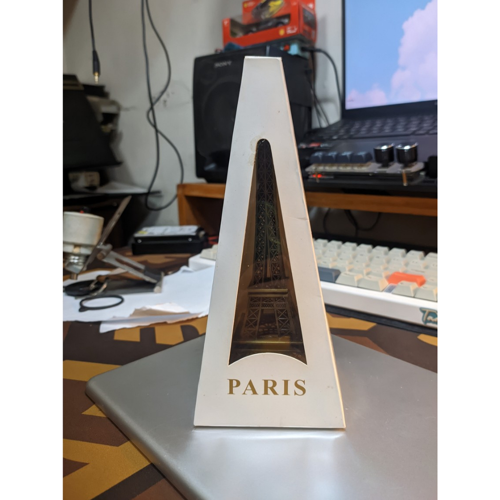 Pajangan Miniatur Menara Eiffel