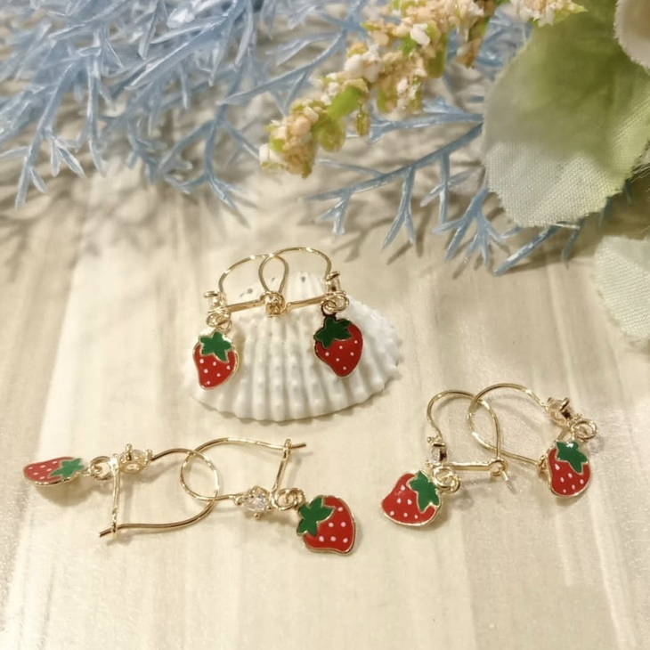 ANTING ANAK STROBERI LUCU EMAS ASLI