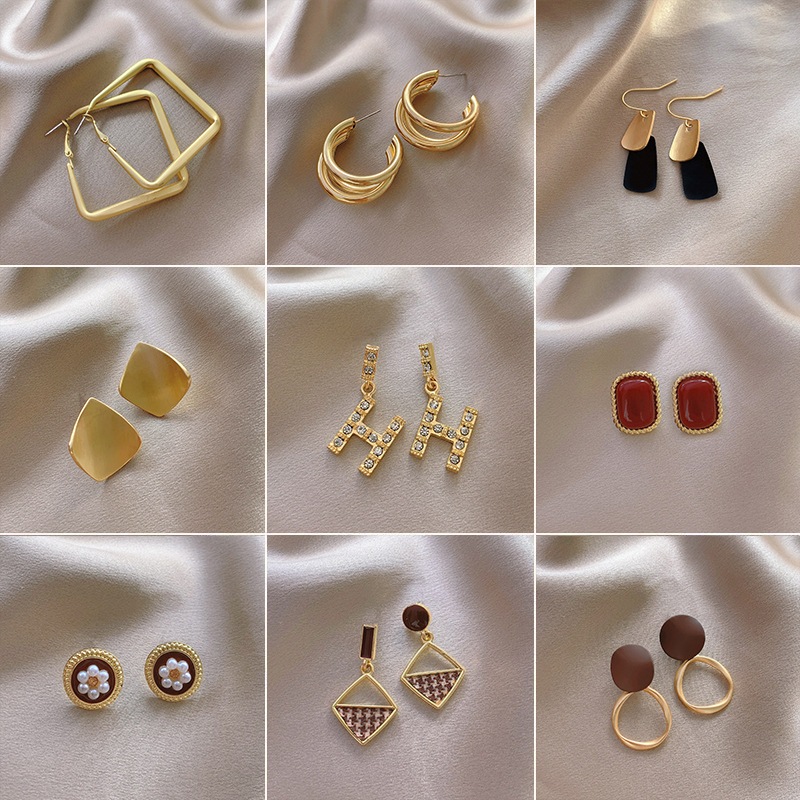 ETALASE CEKOUT PAKET BUNDLING KALUNG GELANG DAN ANTING BAHAN TITANIUM