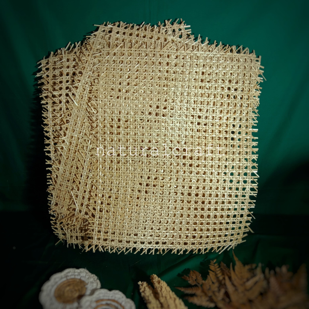 

(B191) Besek Anyaman Motif Renggang Lembaran Bahan Kerajinan Ukuran 5cm x 50cm l lembaran besek l mentahan besek l anyaman besek l eblek l bahan kerajinan