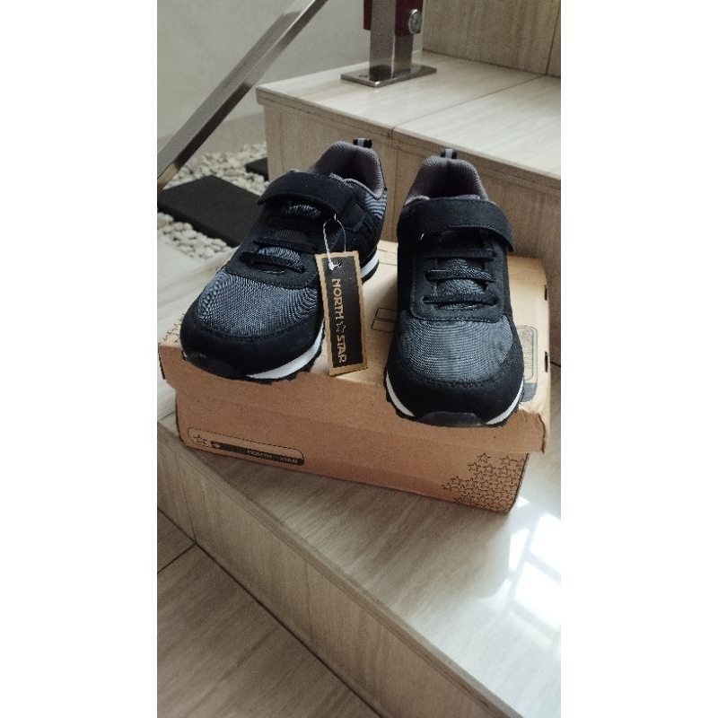 Sepatu sekolah North Star Marve Black - 3816565