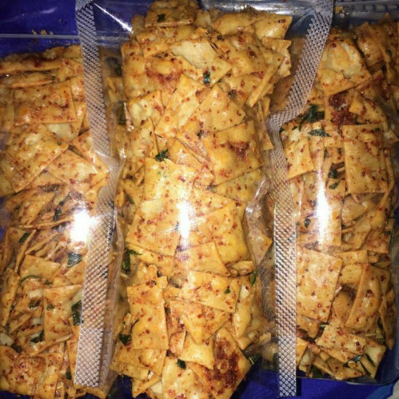 

keripik pangsit pedas daun jerus dan original daun jeruk, 500g