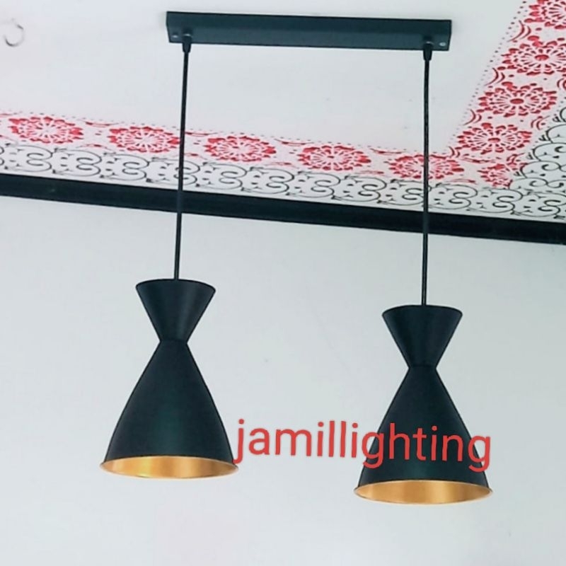 lampu gantung sejajar minimalis hias bar cafe