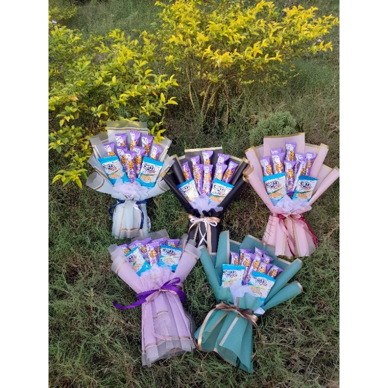 

BUKET SNACK BUCKET JAJAN BOUQET KEKINIAN COCOK UNTUK HADIAH WISUDA ULANGTAHUN HADIAH KEKINIAN BAGUS KUALITAS BAIK