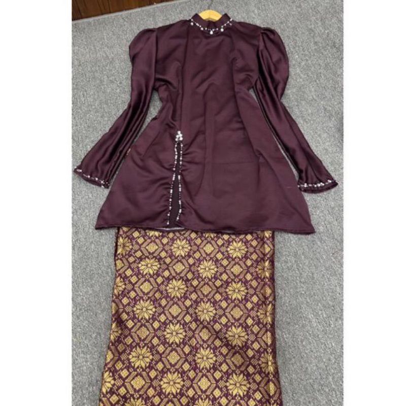 set baju kurung melayu dan rok songket