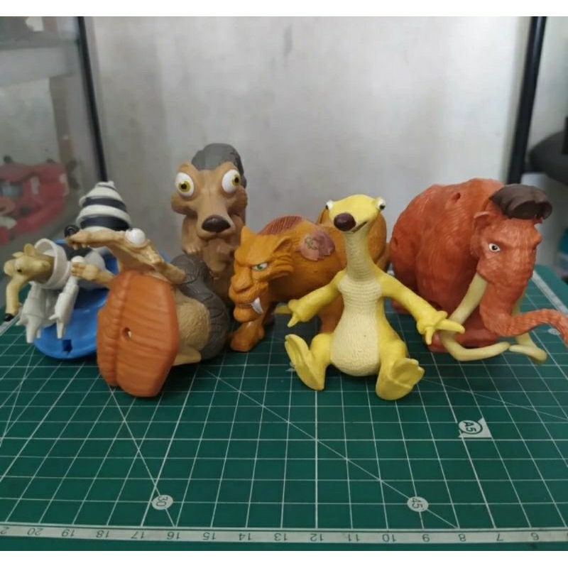 Figure Ice Age 3 Manny McD Mainan Anak