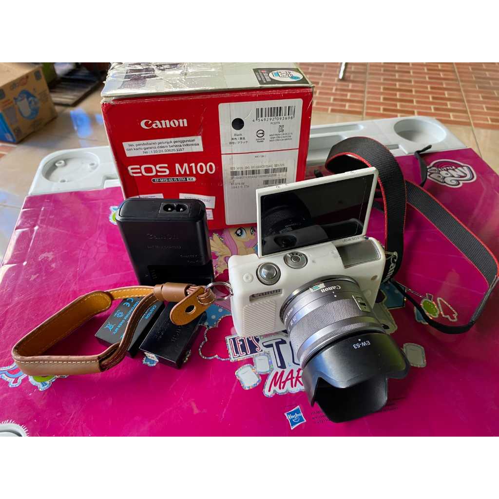 Kamera Canon M100