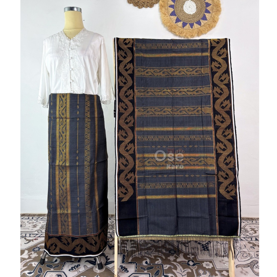 Set Uis Nipes Karo Litap Litap Lembu Hitam Abu Bahan Sutra