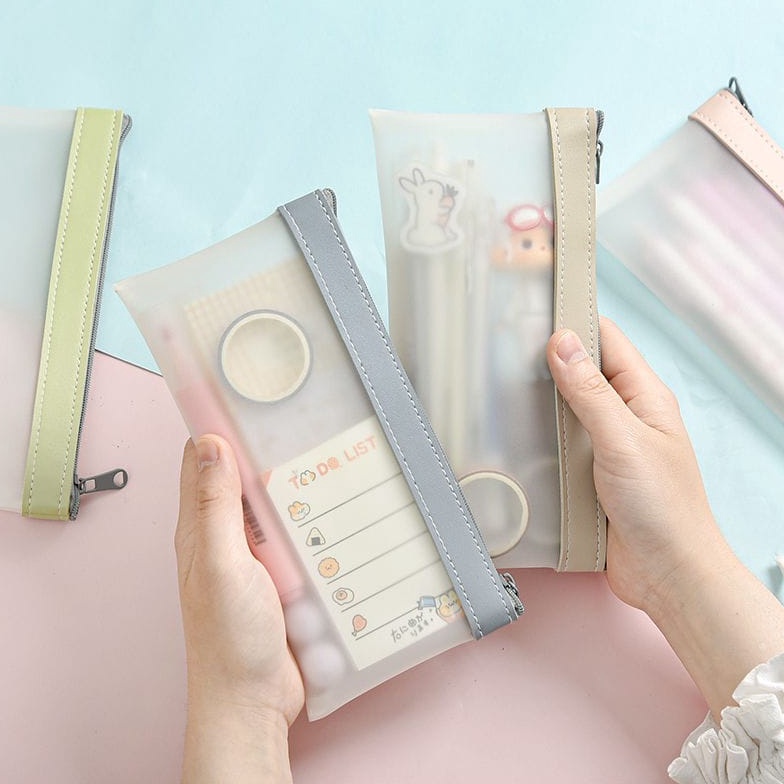 

HEMAT Tempat Pensil Transparan List Warna