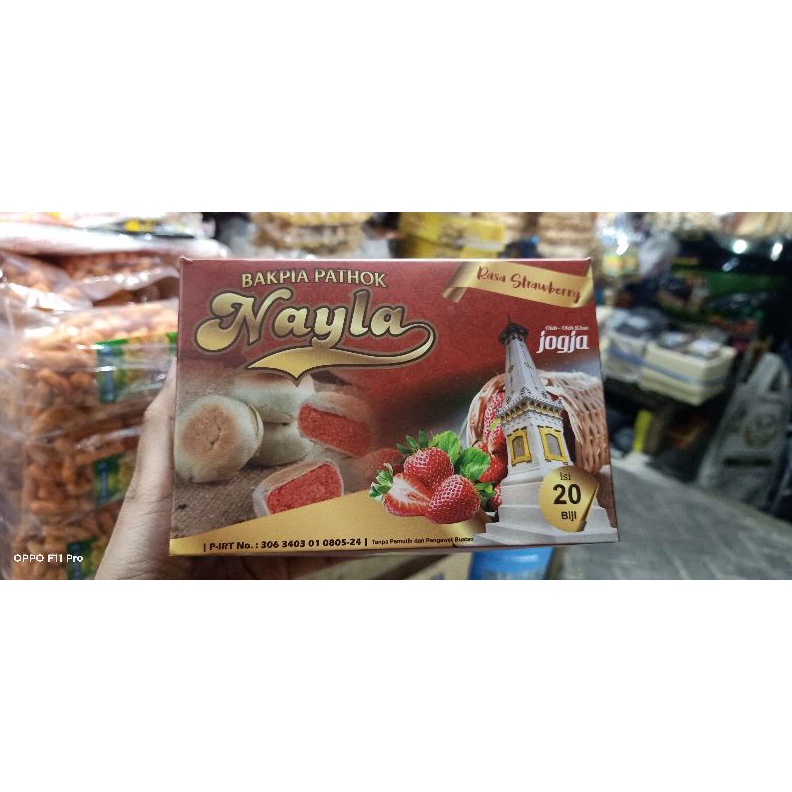 

SERENTAK BAKPIA PATHOK NAYLA RASA STRAWBERRY ASLI JOGJA KERING ISI 2 BIJI SELALU FRESH
