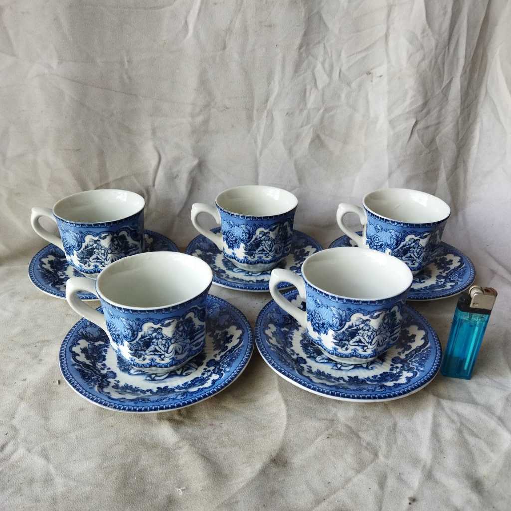 Pajangan Vintage NOS 5 Set Cangkir Queen Royal Porcelain